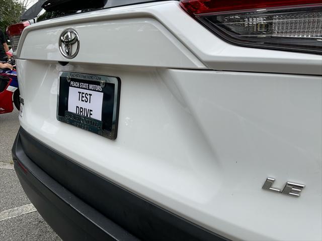 Photo of 2019 Super White Toyota RAV4