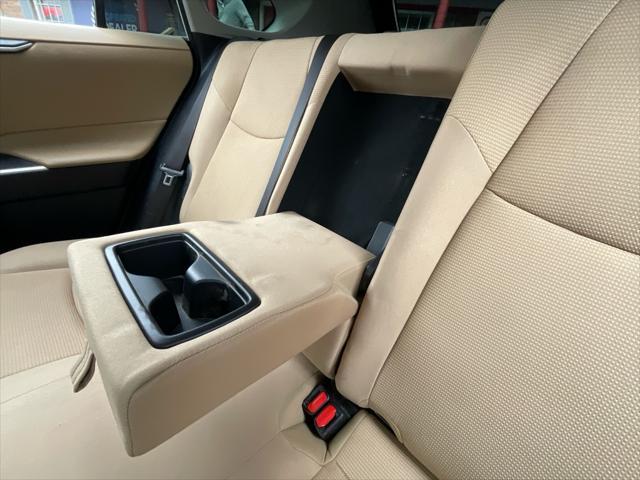 Photo of 2019 Super White Toyota RAV4