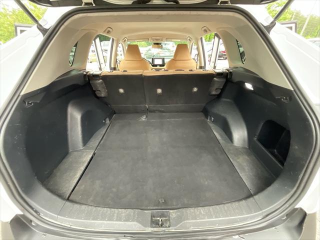 Photo of 2019 Super White Toyota RAV4