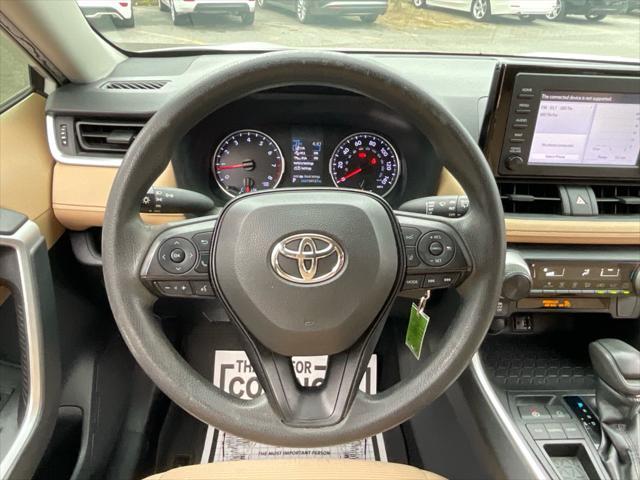Photo of 2019 Super White Toyota RAV4