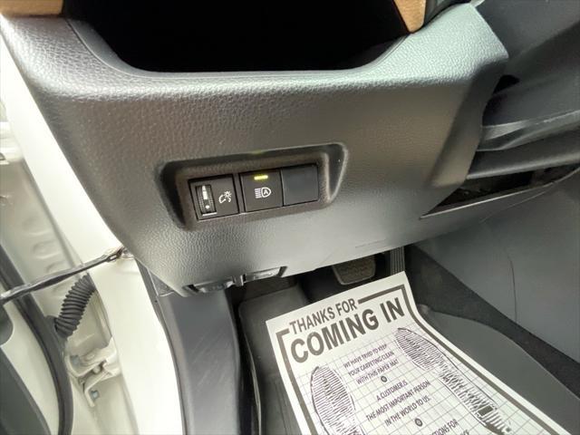 Photo of 2019 Super White Toyota RAV4