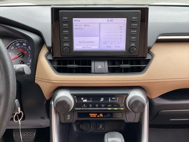 Photo of 2019 Super White Toyota RAV4
