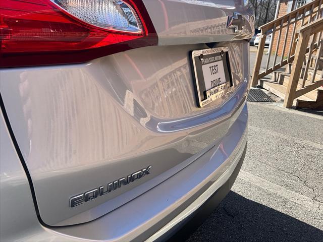 Photo of 2018 Silver Ice Metallic Chevrolet Equinox