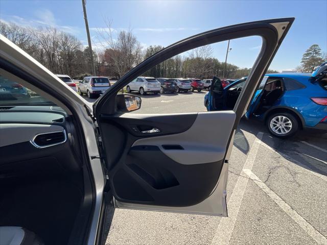 Photo of 2018 Silver Ice Metallic Chevrolet Equinox