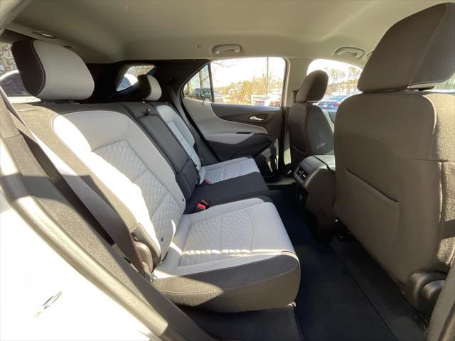 Photo of 2018 Silver Ice Metallic Chevrolet Equinox