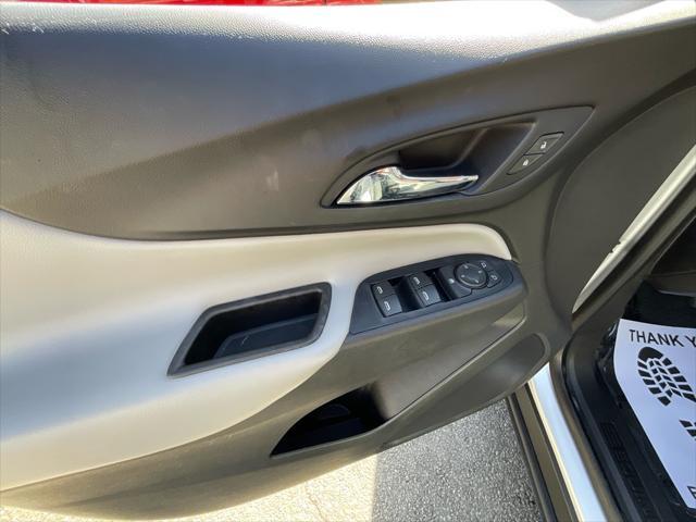 Photo of 2018 Silver Ice Metallic Chevrolet Equinox