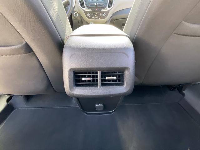 Photo of 2018 Silver Ice Metallic Chevrolet Equinox