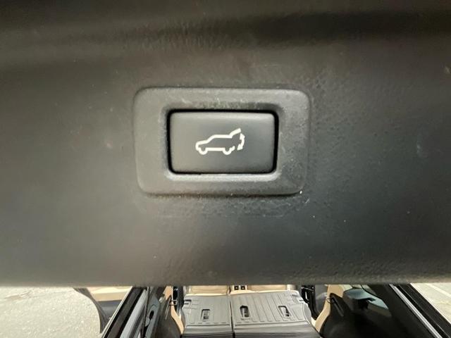 Photo of 2016 Crystal Black Silica Subaru Outback
