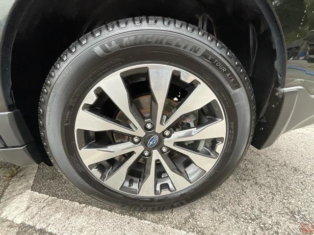 Photo of 2016 Crystal Black Silica Subaru Outback