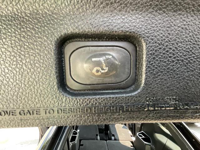 Photo of 2018 Shadow Black Ford Explorer