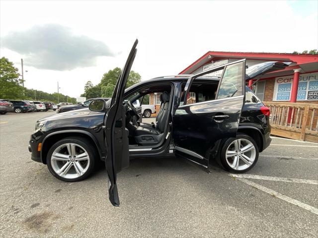 Photo of 2014 Deep Black Pearl Volkswagen Tiguan