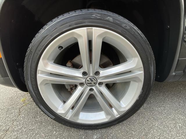Photo of 2014 Deep Black Pearl Volkswagen Tiguan