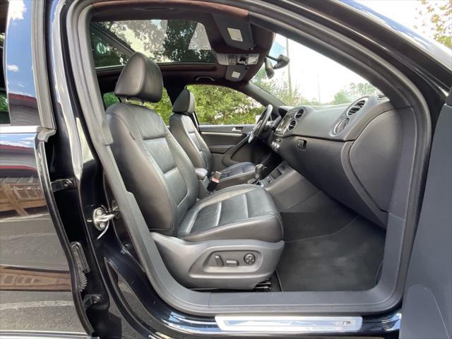 Photo of 2014 Deep Black Pearl Volkswagen Tiguan