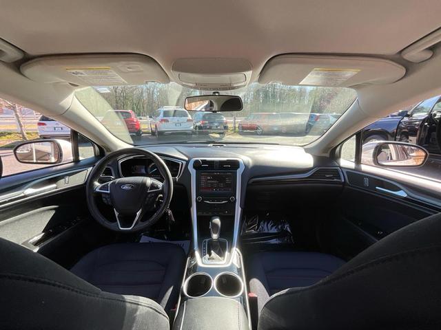 Photo of 2013 WHITE Ford Fusion