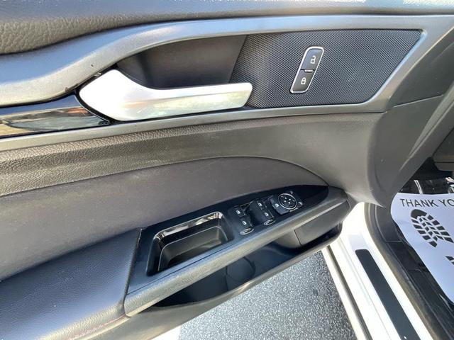 Photo of 2013 WHITE Ford Fusion