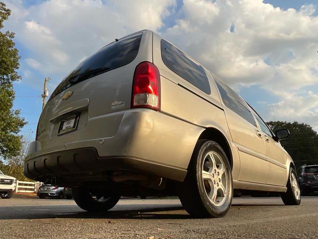 Photo of 2006 Silverstone Metallic Chevrolet Uplander