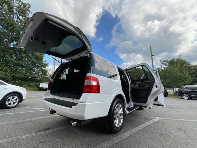 Photo of 2017 WHITE Ford Expedition