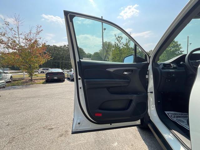 Photo of 2019 White Diamond Pearl Honda Pilot