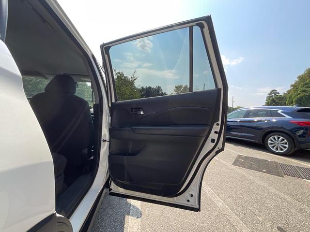 Photo of 2019 White Diamond Pearl Honda Pilot