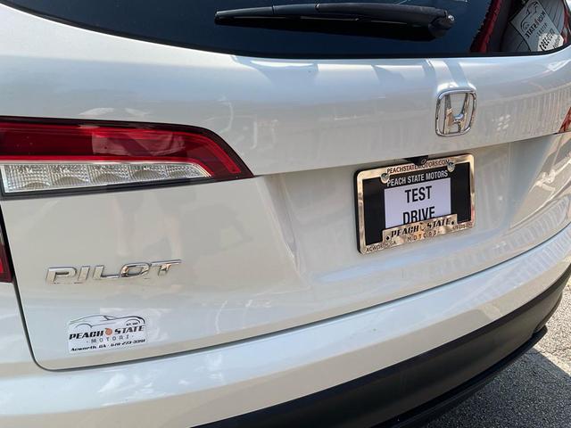 Photo of 2019 White Diamond Pearl Honda Pilot