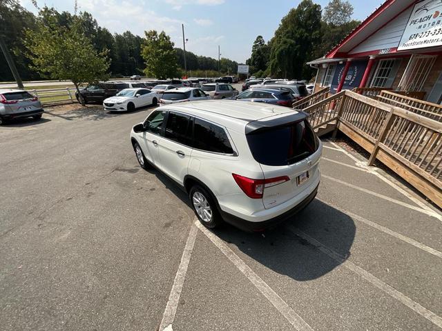 Photo of 2019 White Diamond Pearl Honda Pilot