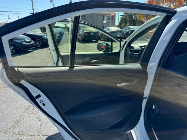Photo of 2022 White Toyota Corolla