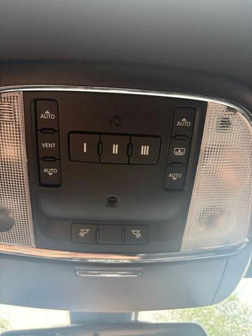 Photo of 2015 Black Chrysler 300