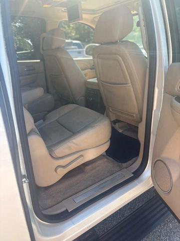 Photo of 2013 Pearl Cadillac Escalade ESV