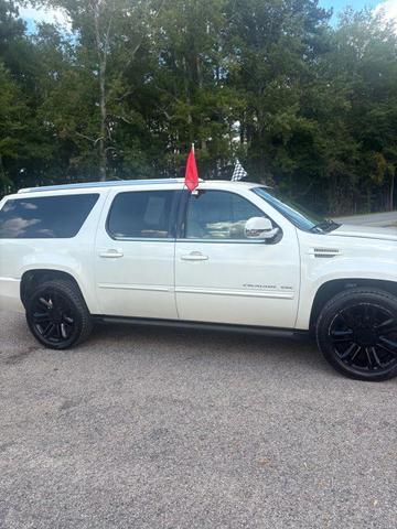 Photo of 2013 Pearl Cadillac Escalade ESV