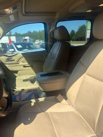 Photo of 2013 Pearl Cadillac Escalade ESV