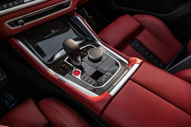 Photo of 2023 Mineral White Metallic BMW X6 M