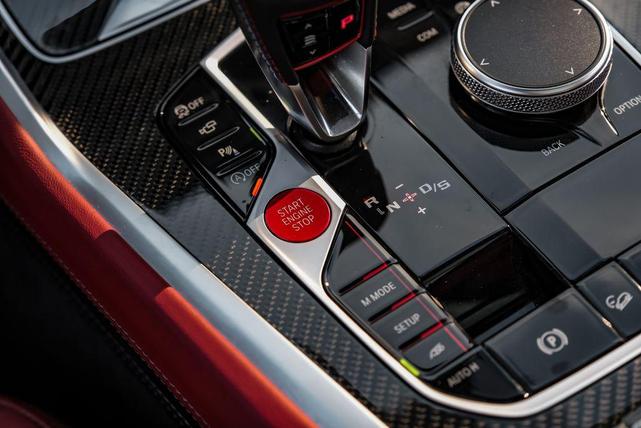 Photo of 2023 Mineral White Metallic BMW X6 M