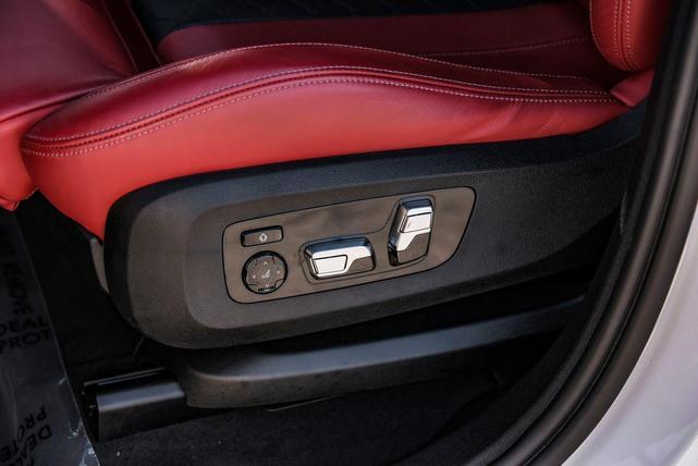 Photo of 2023 Mineral White Metallic BMW X6 M