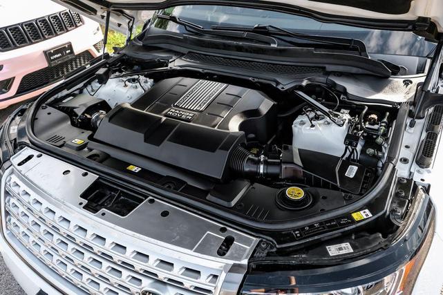 Photo of 2014 Fuji White Land Rover Range Rover