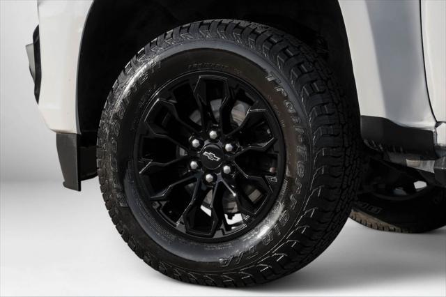 Photo of 2022 Summit White Chevrolet Colorado