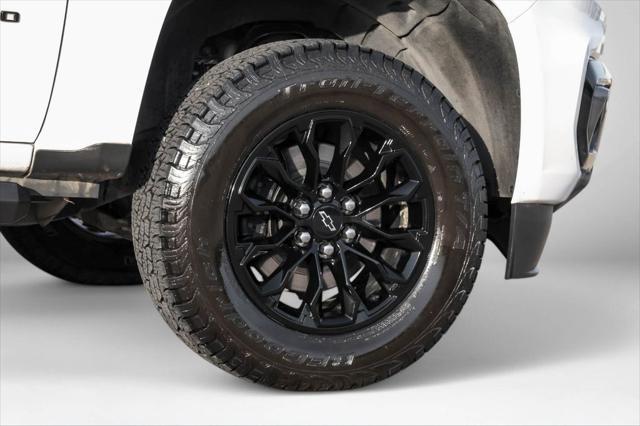 Photo of 2022 Summit White Chevrolet Colorado