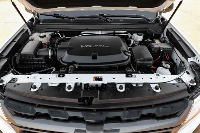 Photo of 2022 Summit White Chevrolet Colorado