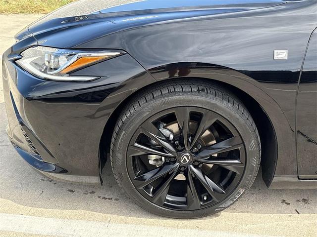 Photo of 2023 Obsidian Lexus ES 350