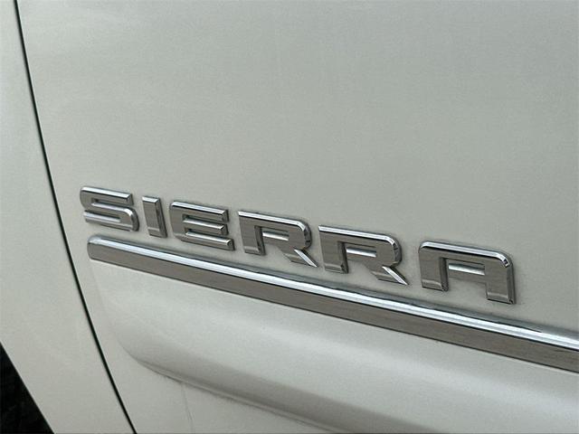 Photo of 2013 White Diamond Tricoat GMC Sierra 1500