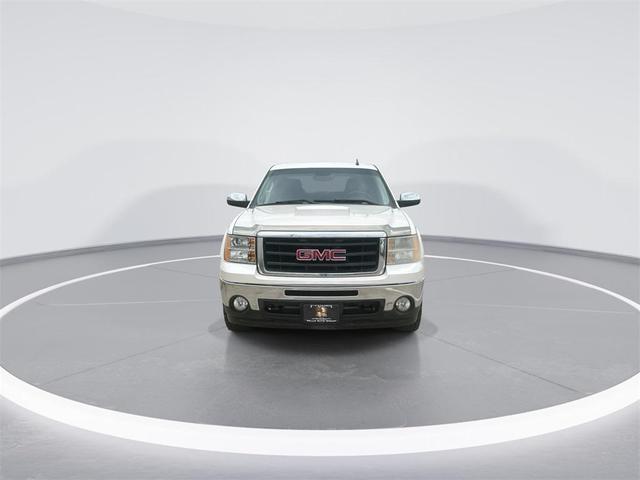 Photo of 2013 White Diamond Tricoat GMC Sierra 1500