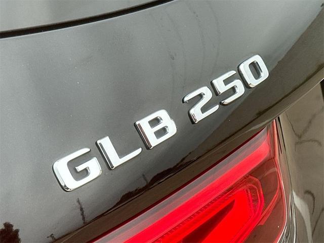 Photo of 2020 Night Black Mercedes-Benz GLB 250