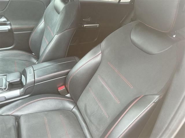Photo of 2020 Night Black Mercedes-Benz GLB 250