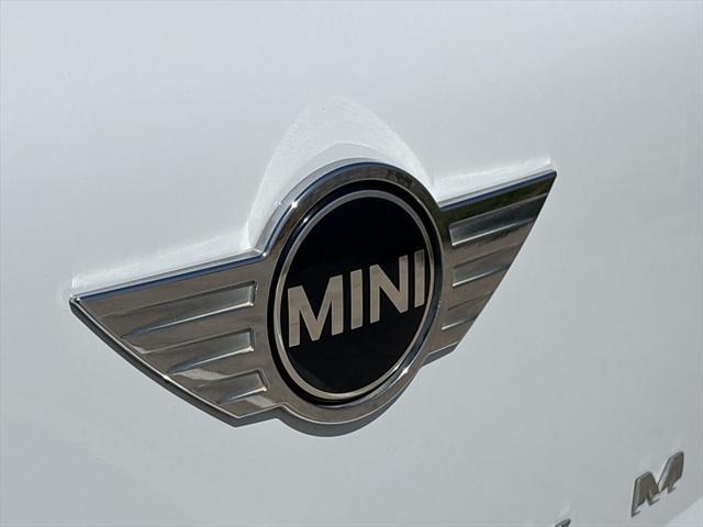 Photo of 2015 Light White MINI Countryman