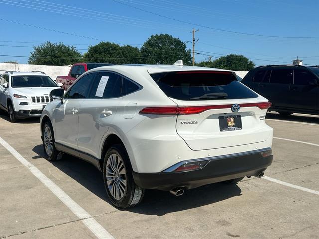 Photo of 2022 Blizzard Pearl Toyota Venza