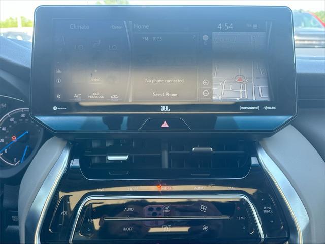Photo of 2022 Blizzard Pearl Toyota Venza