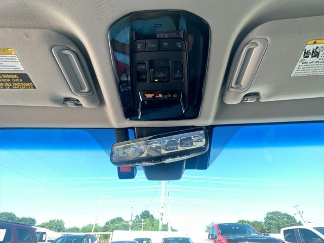 Photo of 2022 Blizzard Pearl Toyota Venza