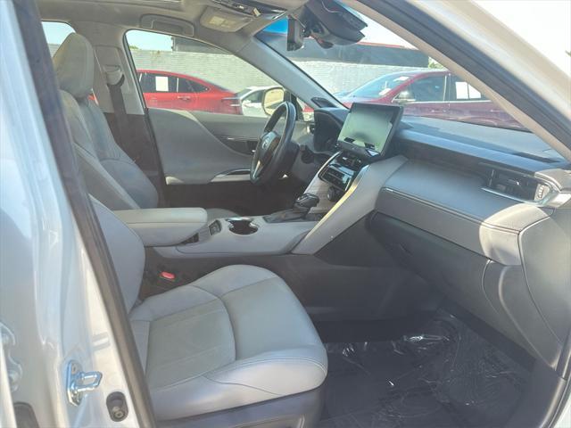Photo of 2022 Blizzard Pearl Toyota Venza