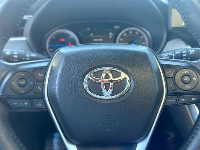Photo of 2022 Blizzard Pearl Toyota Venza