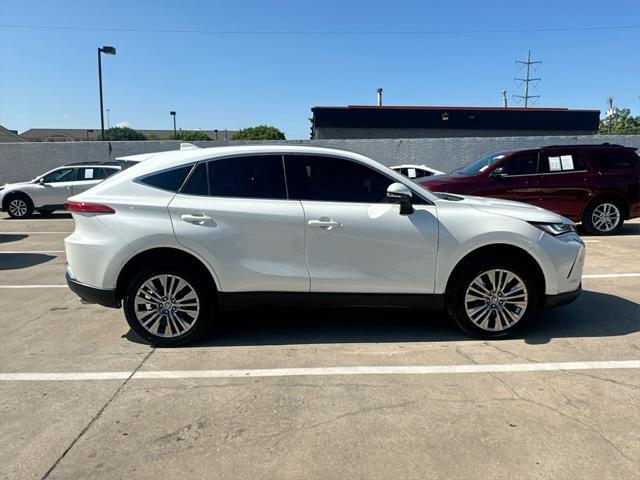 Photo of 2022 Blizzard Pearl Toyota Venza