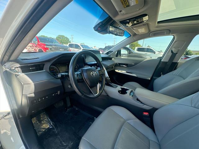 Photo of 2022 Blizzard Pearl Toyota Venza
